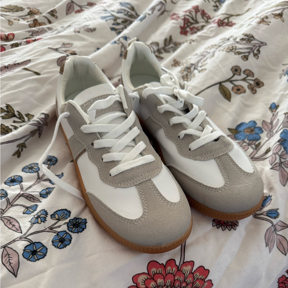 Women's White and Light Gray Retro Trainer Sneakers